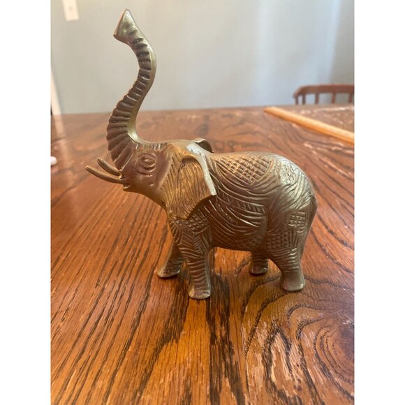 Brass Elephant Figurine With Intricate Carvings & Raised Trunk Vintage Decorativ - Picture 3 of 6